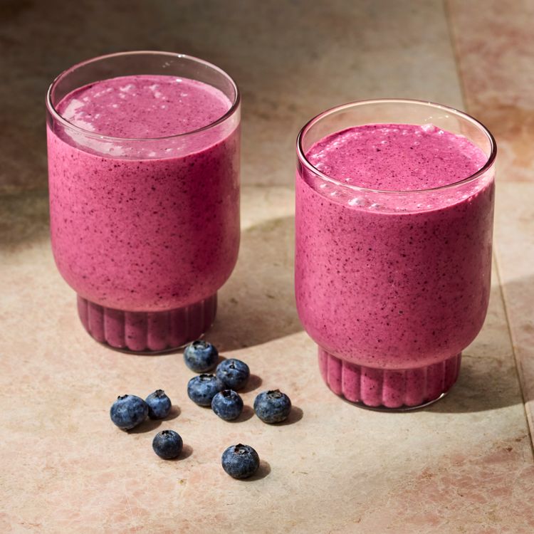 Blueberry-Peach Chia Seed Smoothie